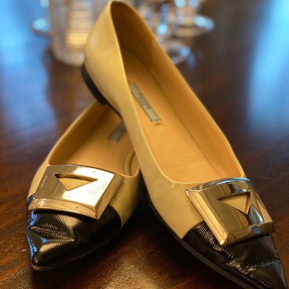 Prada flats - Picture 1 of 4